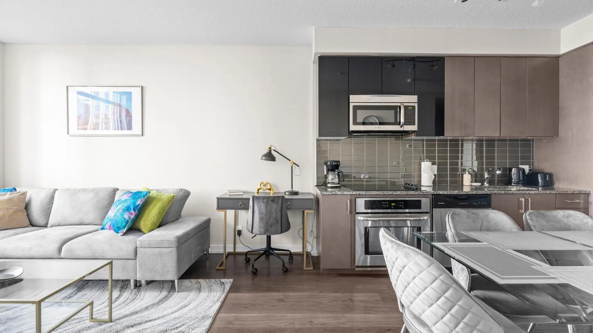 Modern Lillian St Apartments By Globalstay Toronto Canada